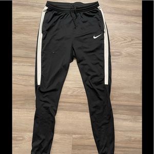 Nike joggers black size medium unisex